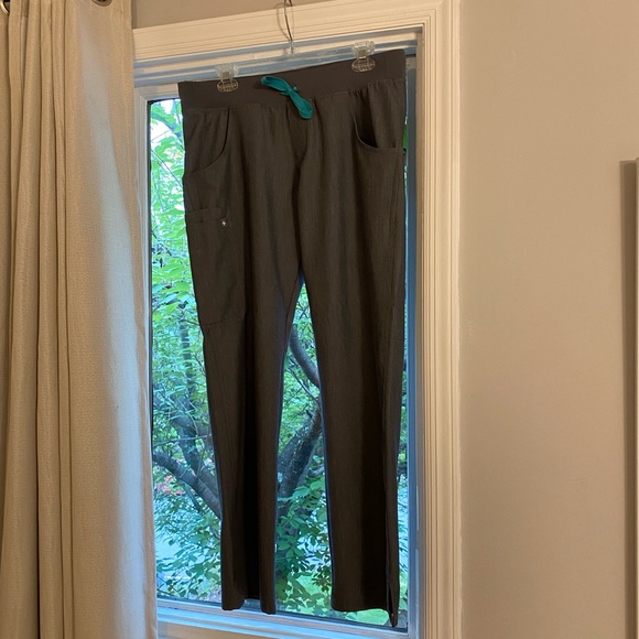 LIKE NEW: Figs Kade Cargo Scrub Pant - Picture 3 of 3